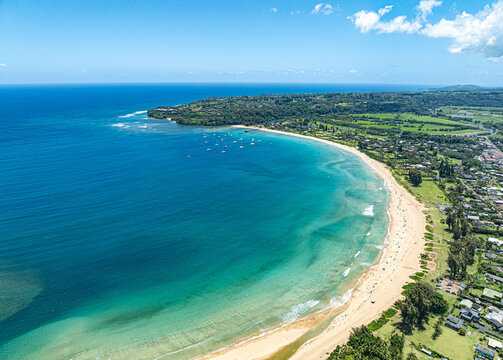 The island of Kaua'i of Hawaii. Clear blue water of Hanalei Beach. 