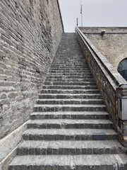 Obraz premium Stone stairs between brick ramparts at city wall access in Xian China during day