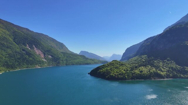 establishing shot, drone overview, static drone, lago di molveno, molveno, alpine lake, dolomites, italian alps, northern italy, europe, alpine region, brenta dolomites, forests, valley, peaks, mounta