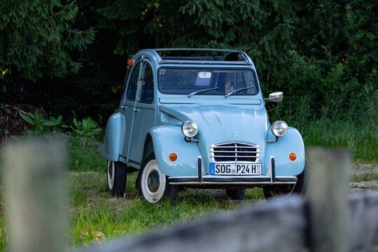 Mit dem Citro&euml;n 2CV ins Allg&auml;u