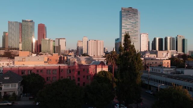 4k 24 FPS Lift Up Medium in Downtown Los Angeles Marriott Reflections