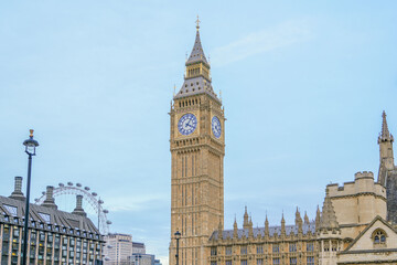 Obraz premium Elizabeth Tower (Big Ben) and the Palace of Westminster with the London Eye, London, England