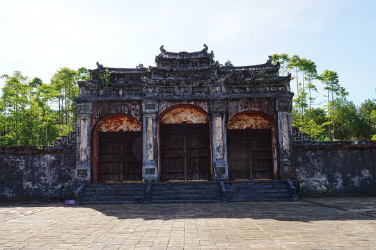 The historic Minh Mang Tomb in Hue, Vietnam - ベトナム フエ 世界遺産 ミンマン帝陵 歴史的建造物