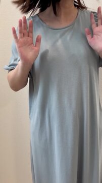 拒否する女性