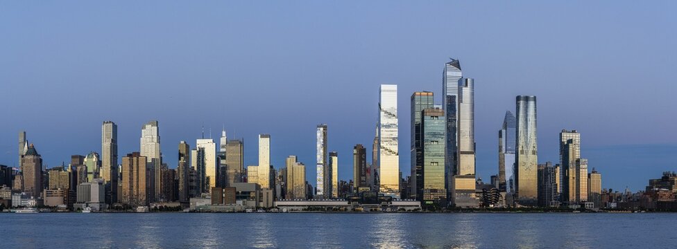 Hudson Yards sunset skyline, Weehawken Waterfront Park, Hoboken, New York, USA