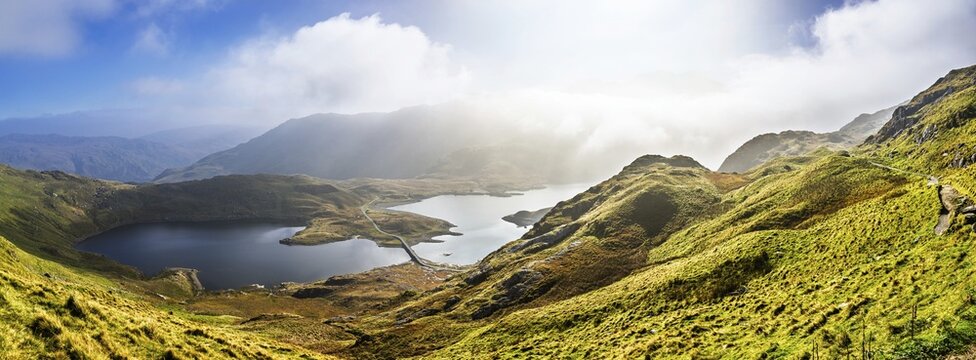 Pyg Track over Llyn Llydaw lake, Pen-y-Pass, mountain pass, Snowdonia, Gwynedd, north-west Wales, UK