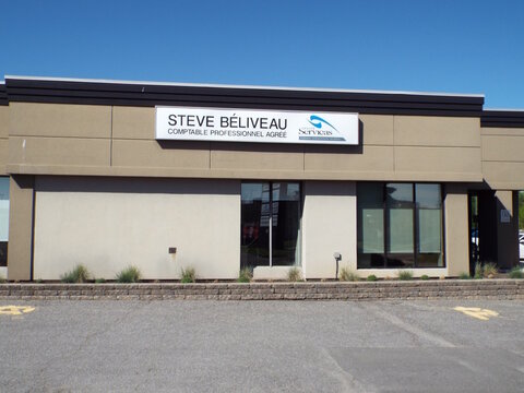 Gatineau,Quebec, Canada &ndash; May 17, 2026:The office of "Steve B&eacute;liveau, Comptable professionnel agr&eacute;&eacute;," is clearly visible, representing a professional accounting firm's business location at 130 Rue Jea