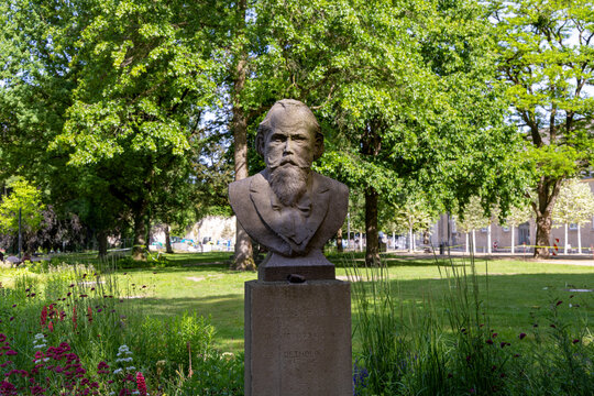 bust in stone of Johannes Brahms, a composer who lived and tought for some years in Detmold
