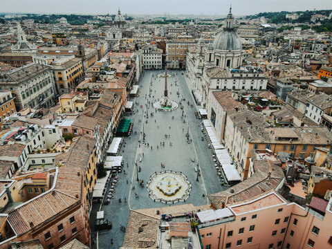 Aerial view of Piazza Navona featuring the Fontana dei Quattro Fiumi with its central obelisk and the dome of Sant'Agnese in Agone in Roma, Lazio, Italy.