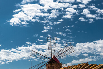 Lo spettacolo multicolore delle saline di Trapani, tra cielo, terra, sole e mare © alessandrogiam
