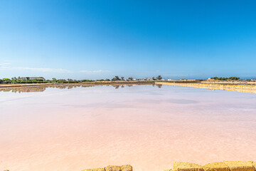 Lo spettacolo multicolore delle saline di Trapani, tra cielo, terra, sole e mare © alessandrogiam