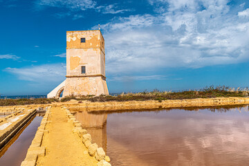 Lo spettacolo multicolore delle saline di Trapani, tra cielo, terra, sole e mare © alessandrogiam