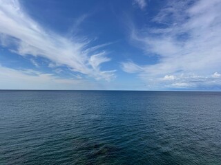 Obraz premium Vast blue ocean and sky with beautiful clouds.
