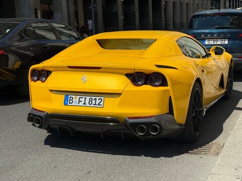 Ferrari 812 GTS in Yellow 