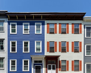 Obraz premium Blue and white building facades with contrasting shutters in Charlestown, Boston, USA 