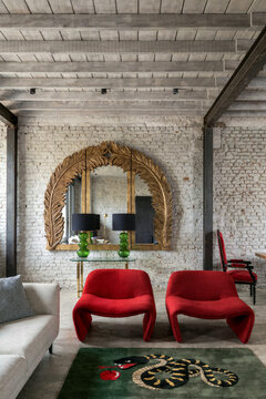 ecletic interior with wooden ceiling 