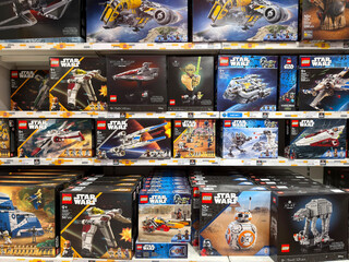 Obraz premium Dubai, UAE - May 26, 2026: LEGO Star Wars products offered for sale in retail store. Building sets based on Star Wars franchise continue to attract fans and collectors worldwide