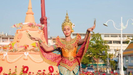 Fototapeta premium Traditional Thai Manohra Dancer Performing at Wat Suthat Thepwararam in Bangkok
