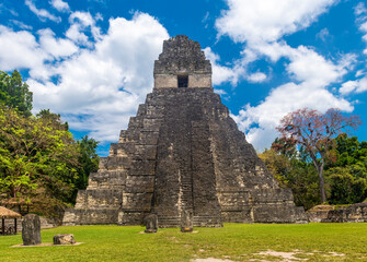 Fototapeta premium Temple of the Grand Jaguar pyramid, Tikal, Guatemala.