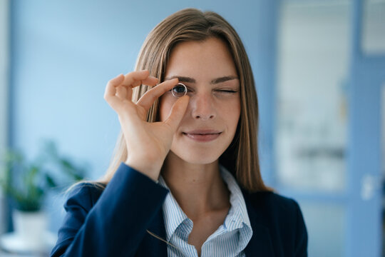 Young businesswoman looking through a wegging ring