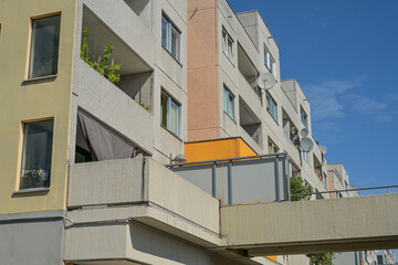 Wohnhaus, Plattenbau, Joseph-Schmidt-Straße, High-Deck-Siedlung, Neukölln, Berlin, Deutschland © Frank