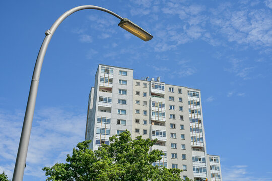 Hochhaus, Wei&szlig;e Siedlung, Aronstra&szlig;e, Neuk&ouml;lln, Berlin, Deutschland