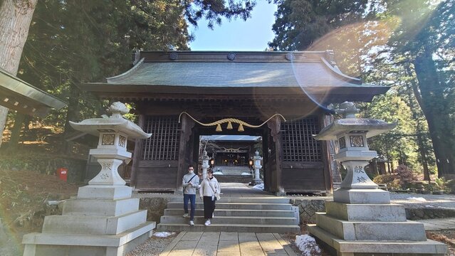 神社を歩く
