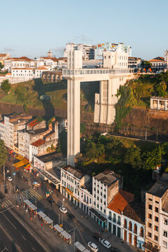 Aerial view of the Elevador Lacerda above the cliffside old town, Salvador, Bahia, Brazil