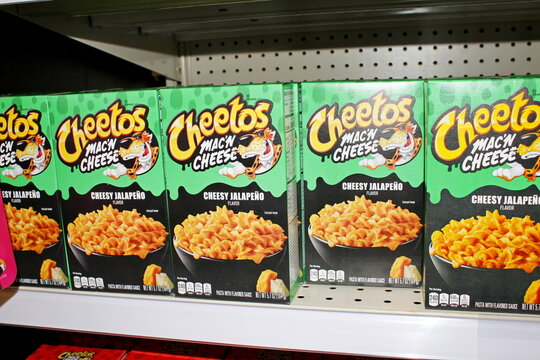 Cheetos Mac N Cheese Cheesy Jalapeno box closeup