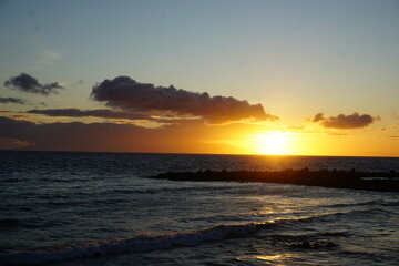 Obraz premium sunset over the sea