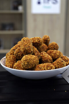 plato de croquetas de boletus y trufa