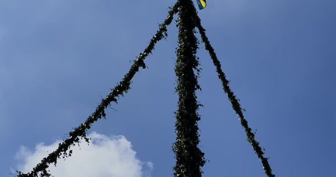 midsummer pole