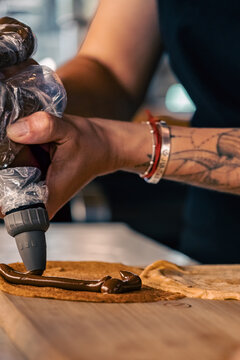 Preparaci&oacute;n de panqueques con dulce de leche