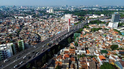 Obraz premium Pasupati Bridge and Urban Traffic in Bandung, Indonesia