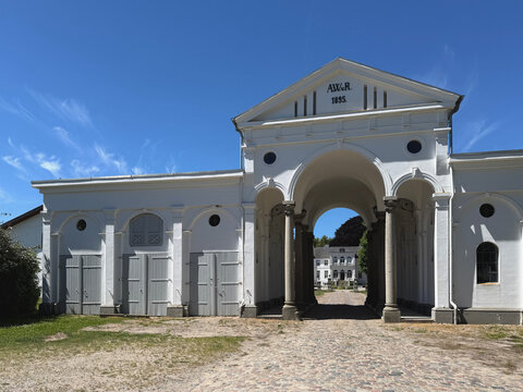 Torhaus von Gut Rosenkranz in Schinkel bei Kiel erbaut im Stil der italienischen Renaissance