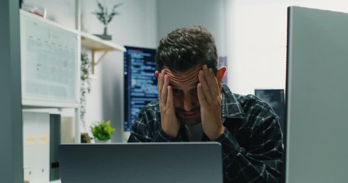 Programmer delivers a serious, data‑driven presentation on system metrics, security posture and optimization priorities for business stakeholders.