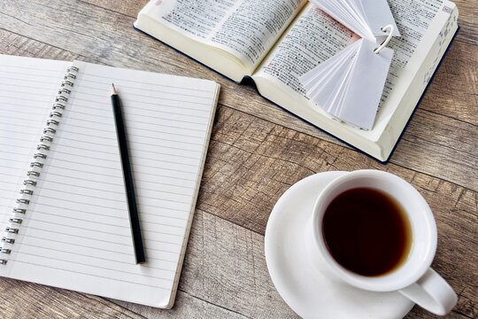 英語学習と資格試験に向けた自宅学習のイメージ