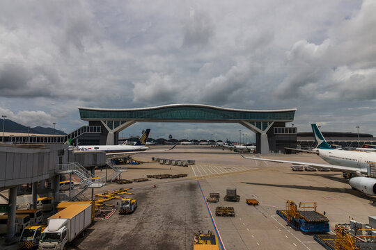 Hong kong international airport sky bridge connecting terminals with airplanes waiting on tarmac