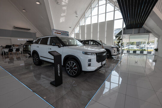Jaecoo j7 suv presenting luxury modern car showroom interior