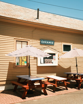 Northfield Creamie on a sunny day, Northfield, Massachusetts