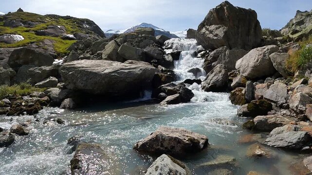 Wasserfall in den Alpen 
