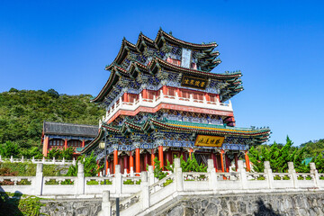 Obraz premium Tianmenshan Temple in Zhangjiajie National Forest Park, Hunan, China