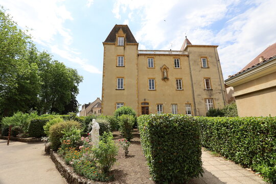 Centre de p&egrave;lerinages, vue de l'ext&eacute;rieur, ville de Paray le Monial , d&eacute;partement de la Sa&ocirc;ne et Loire, France