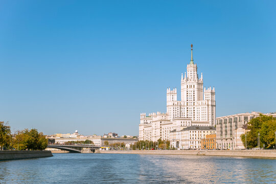 Kotelnicheskaya embankments. Moscow river scape.