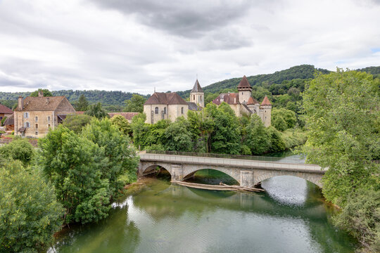 Ch&acirc;teau de Cl&eacute;ron &agrave; Cl&eacute;ron dans le d&eacute;partement du Doubs