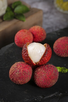 Fresh Hainan Lychee Fruits - Guangxi Produce, Peeled and Whole