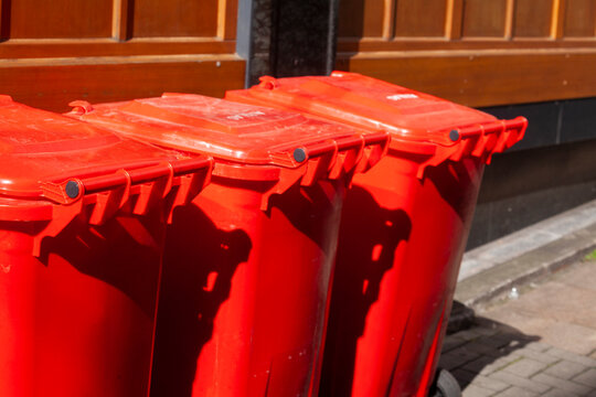 Rote Tonnen f&uuml;r Glasm&uuml;ll oder Altglas, Deutschland