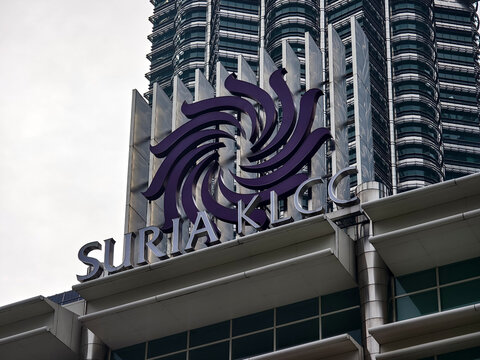 Kuala Lumpur, Malaysia: Suria KLCC Sign Beneath Petronas Towers
