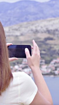 Person take picture of city bellow