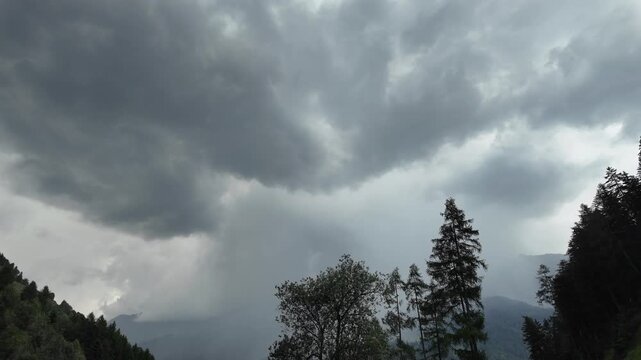 nube temporale in arrivo brutto tempo 